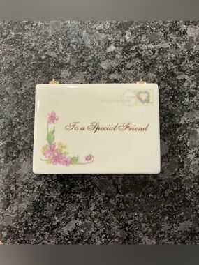 Heirloom Porcelain 'To a Special Friend' Music Box